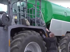 德國新型農機問世，耕地施肥一氣呵成！機械智能系統完美融合